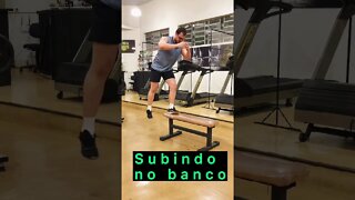 3 exercícios de perna para fazer em casa com a ajuda de um banco #shorts