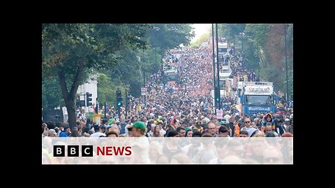 Notting Hill Carnival- How to stay safe in a crowd - BBC News