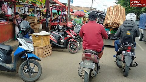 Pasar Way Kandis Bandar Lampung sekitar Pukul 10 Pagi