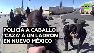 Policía montada se lanza a la persecución de un ladrón en Nuevo México