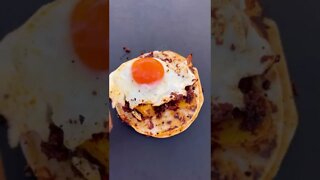 Chorizo, egg and potatoes breakfast tacos with a homemade salsa 🤩🤩