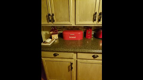 Large Red Metal Bread Box for Kitchen Countertop Storage, Retro Bread Bin (17.3 x 8.3 x 6.5 in)