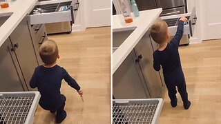 Kid hilariously follows mom's dishwashing instructions