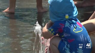 Kansas Citians look for ways to cool off on hot weekend