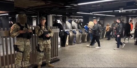 Obejrzyj: Pierwsze nagranie przedstawiające Gwardię Narodową patrolującą metro w ...