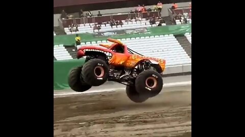 #19 MONSTER JAM=SEE WHAT HAPPENS DURING THE VIDEO SUBSCRIBE HELP ME POST MORE VIDEOS=Léo Sócrates