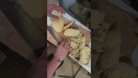 How to cut a Pineapple