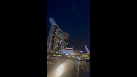 Singapore is absolutely stunning at night!