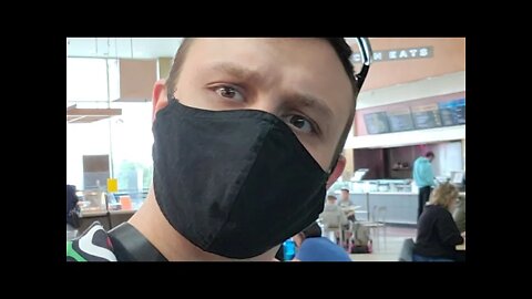 Andreas Eating a Hamburger - Live from an Airport in Orlando Florida