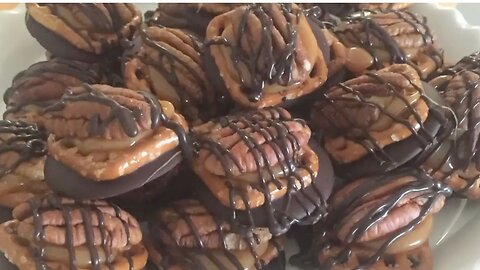 Turtle Pretzel Candy Clusters