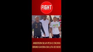 Anderson Silva pesa e encara Bruno Caveira em luta de boxe