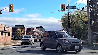 Motorist has very Canadian reaction to bad drivers in intersection
