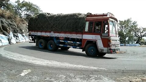 Hefty Load Lorry And Ashok leyland Truck Turning 9/27 Hairpin bend Driving Dhimbam hills