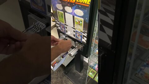 Pokémon Trading Card Vending Machine Pull #shorts #pokemoncardpull #pokemoncardvendingmachinepull