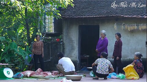 150KG of clean pork meat was shared with the whole neighborhood