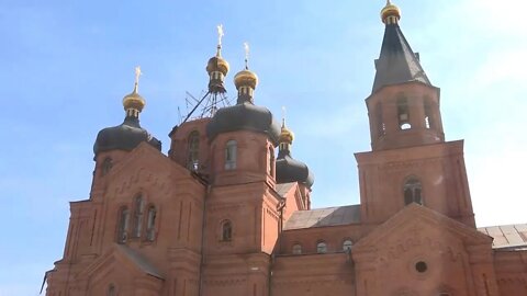 Батальон Азов в течении часа расстреливал русскую церковь перед отступлением