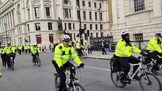 Appointed UK PM Rishi Sunak’s Police Escort consists of Officers running beside his Car & on Bikes!