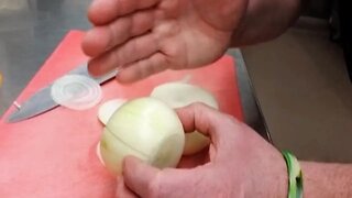How to cut an onion for a burger