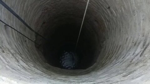 Poço reservatorio de água subterraneo escavado a mão água muito boa
