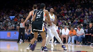 Taurasi SWIPES Nneka's Eye, Officials Review For Hostile Act | Phoenix Mercury vs L.A. Sparks