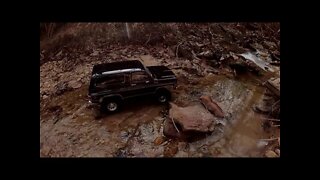 TRAXXAS TRX4 K5 Blazer River Crawling