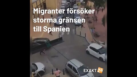 Migranter försöker storma gränsen till Spanien