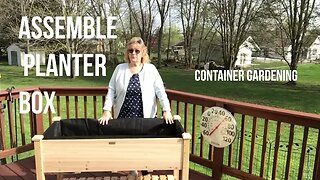 Unboxing and assembeling planter box