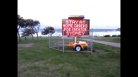 Sydney lockdown: Bondi Beach still crowded on a cold and windy day