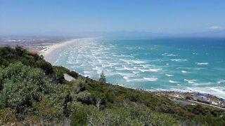 SOUTH AFRICA - Cape Town - Beach Life (Video) (aKr)