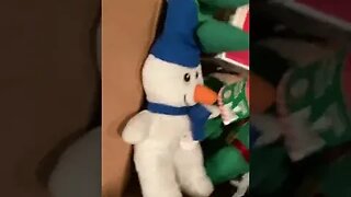 FINDING TONS OF CHRISTMAS PLUSHES DUMPSTER DIVING