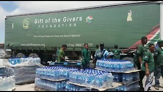 SOUTH AFRICA - Cape Town - Gift of the Givers load water for Grahamstown (Video) (K4t)