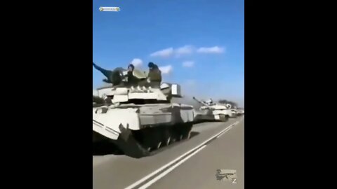 ‼️🇷🇺🤙 A column of Russian T-80U tanks in winter camouflage is heading to the front #russiaukrainewar