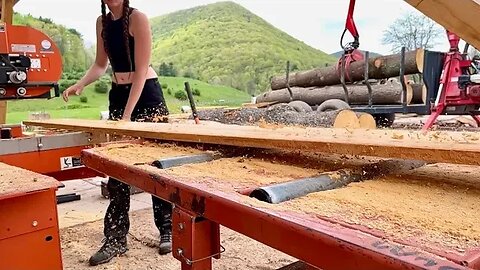 Sawing Beautiful Sunburst￼ Locust on the LT40 Woodmizer 206