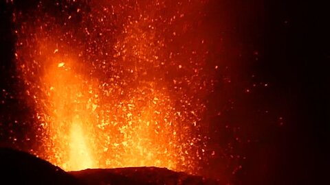 Crece la actividad explosiva del volcán de La Palma