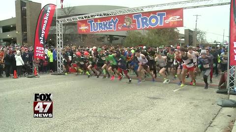 Thousands run in Turkey Trot in downtown Lansing