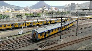 SOUTH AFRICA - Cape Town - Train Derails near Cape Town Station (Video) (jpX)