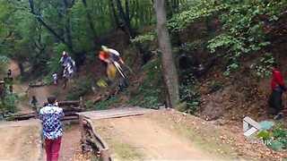 Mountain bike sync jump fail