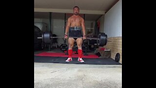 Beating the Brisbane Winter 🧊😯Blues,🏋️‍♂️ Deadlifting in the Garage gym.