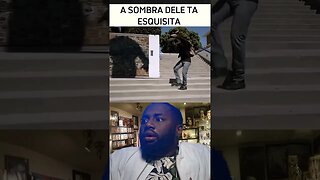 A sombra dele tá esquisita