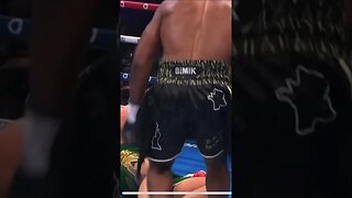 Ngannou Knocks Down Fury! #sportsbettingpicks #sports #sportsbettingexpert #sportsbetting #boxing