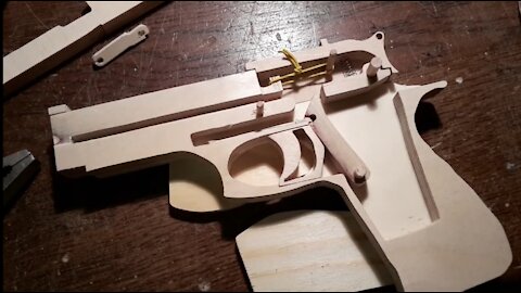 Making wooden Blowback Beretta M9 gun