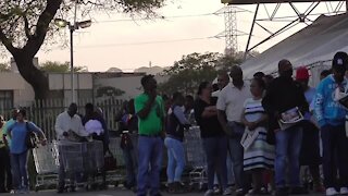 SOUTH AFRICA. Durban- Black Friday Makro video (LZu)