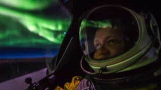 Incredibile: pilota filma l'aurora boreale dal suo aereo!