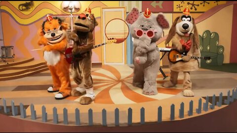 Wednesday Watch Party #003 | The Banana Splits Movie | Partial Artist Podcast
