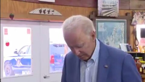 Sleepy Joe pulls out notes to answer a simple question on Russia