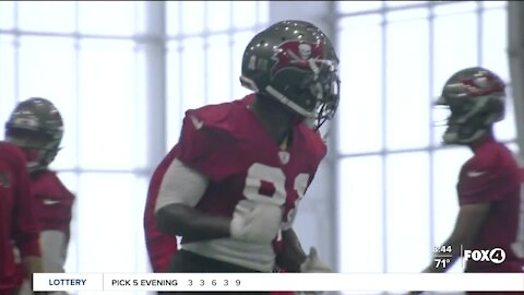 Antonio Brown makes Bucs debut