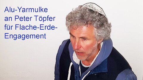 PETER TÖPFER KRIEGT DIE ALU-KIPPA FÜR FLACHE-ERDE-ENGAGEMENT!