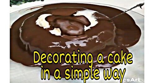 Decorating a cake in a simple way