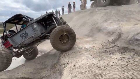 Suzuki samurai buggy rock crawling