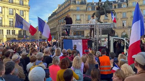 Rendez-vous de la Résistance, Place des Victoires à Paris le 22/10/2022 - Oliv Oliv prend la parole.